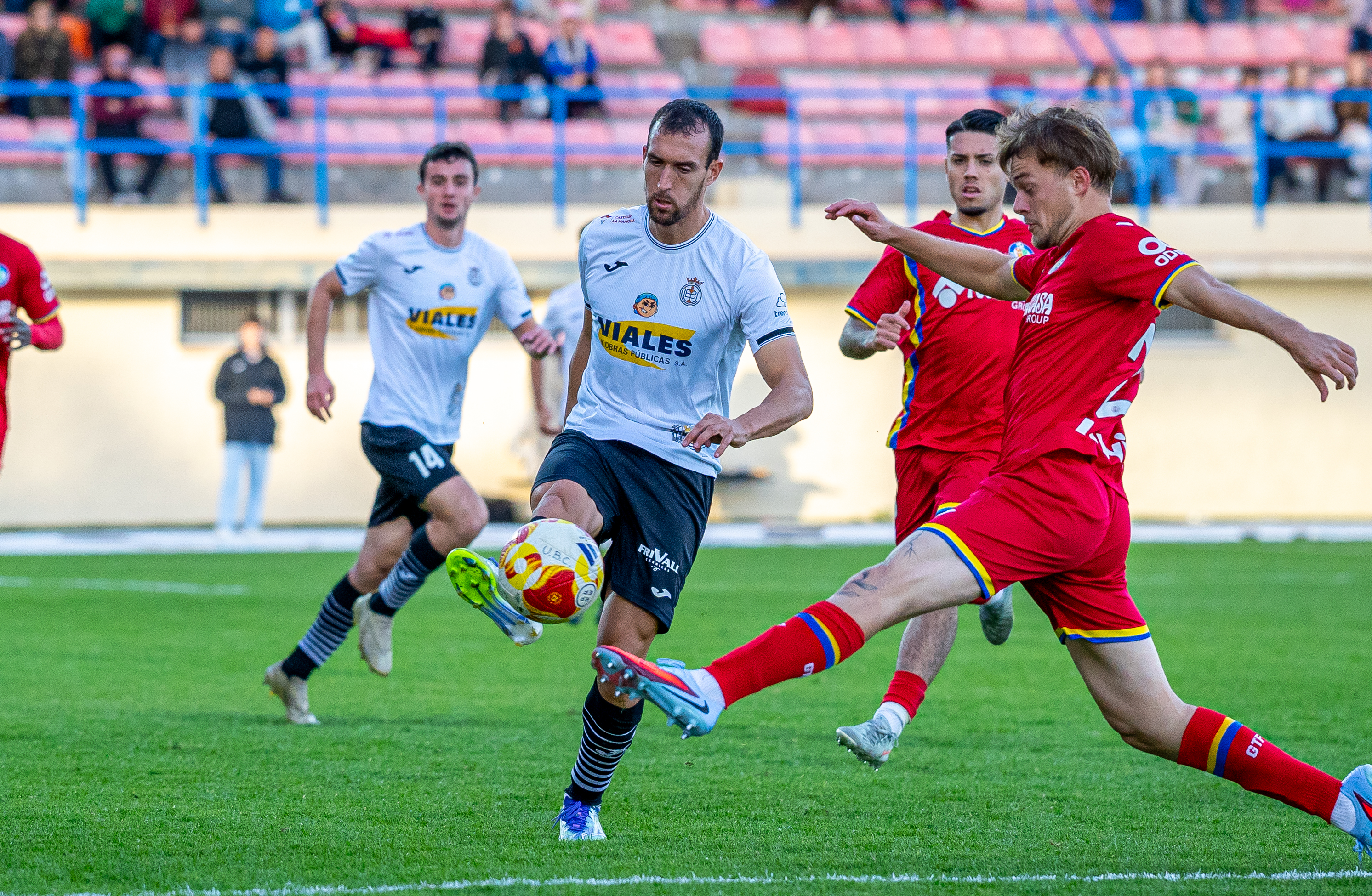 Reparto de puntos ante el líder