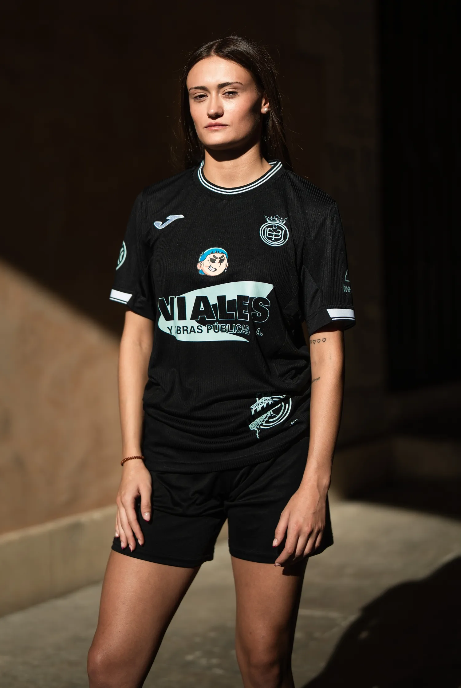 Camiseta Conquense Negra - Vista frontal mujer