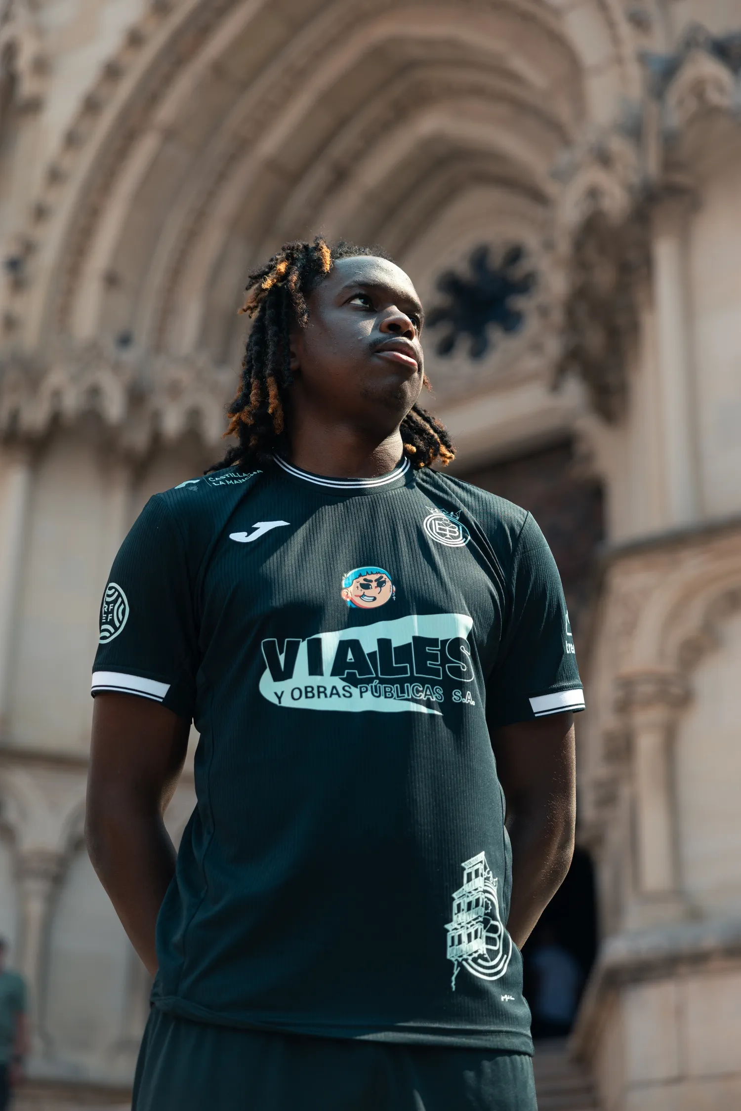 Camiseta Conquense Negra - Vista frontal hombre catedral