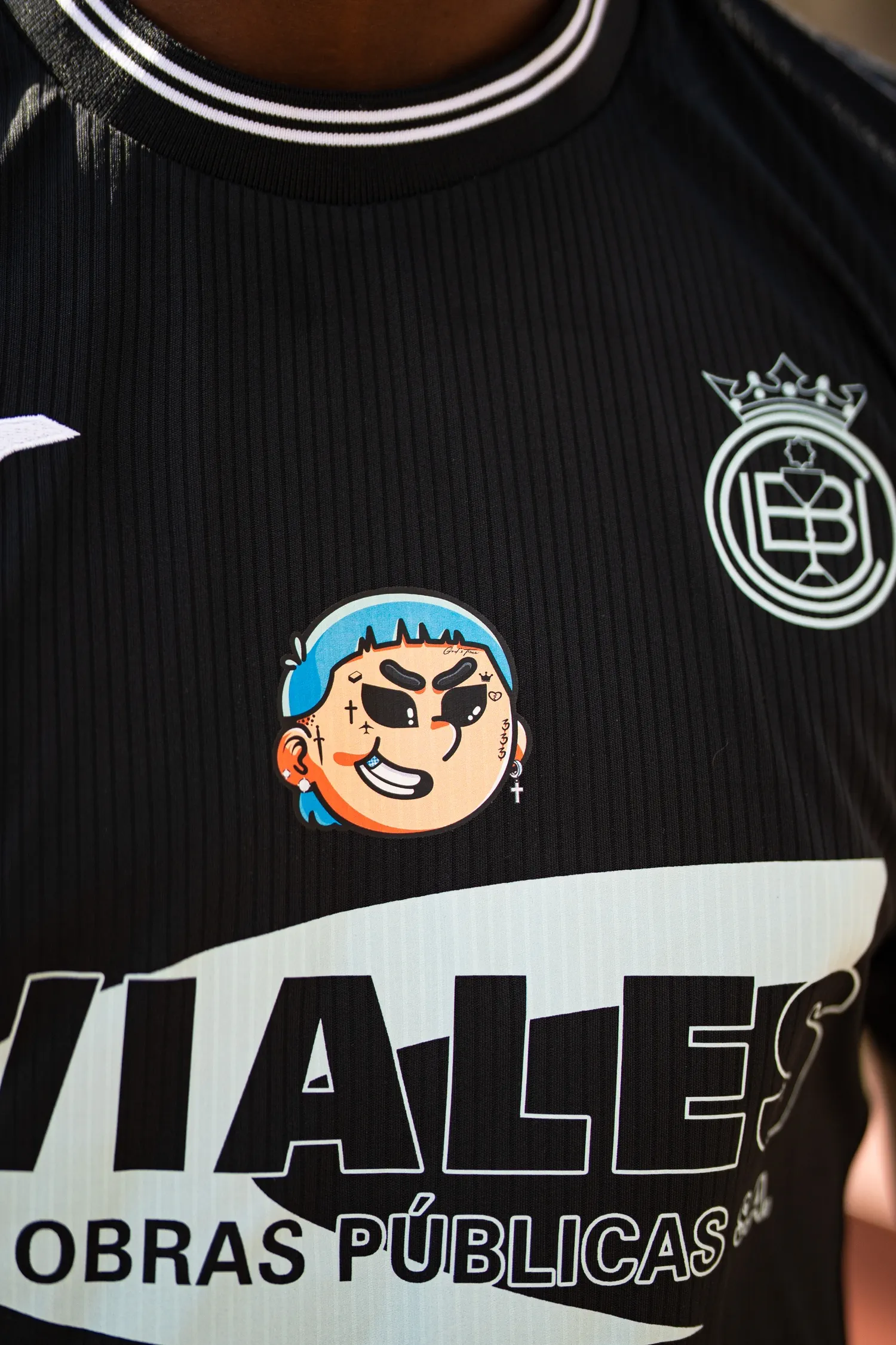 Camiseta Conquense Negra - Detalle mascota