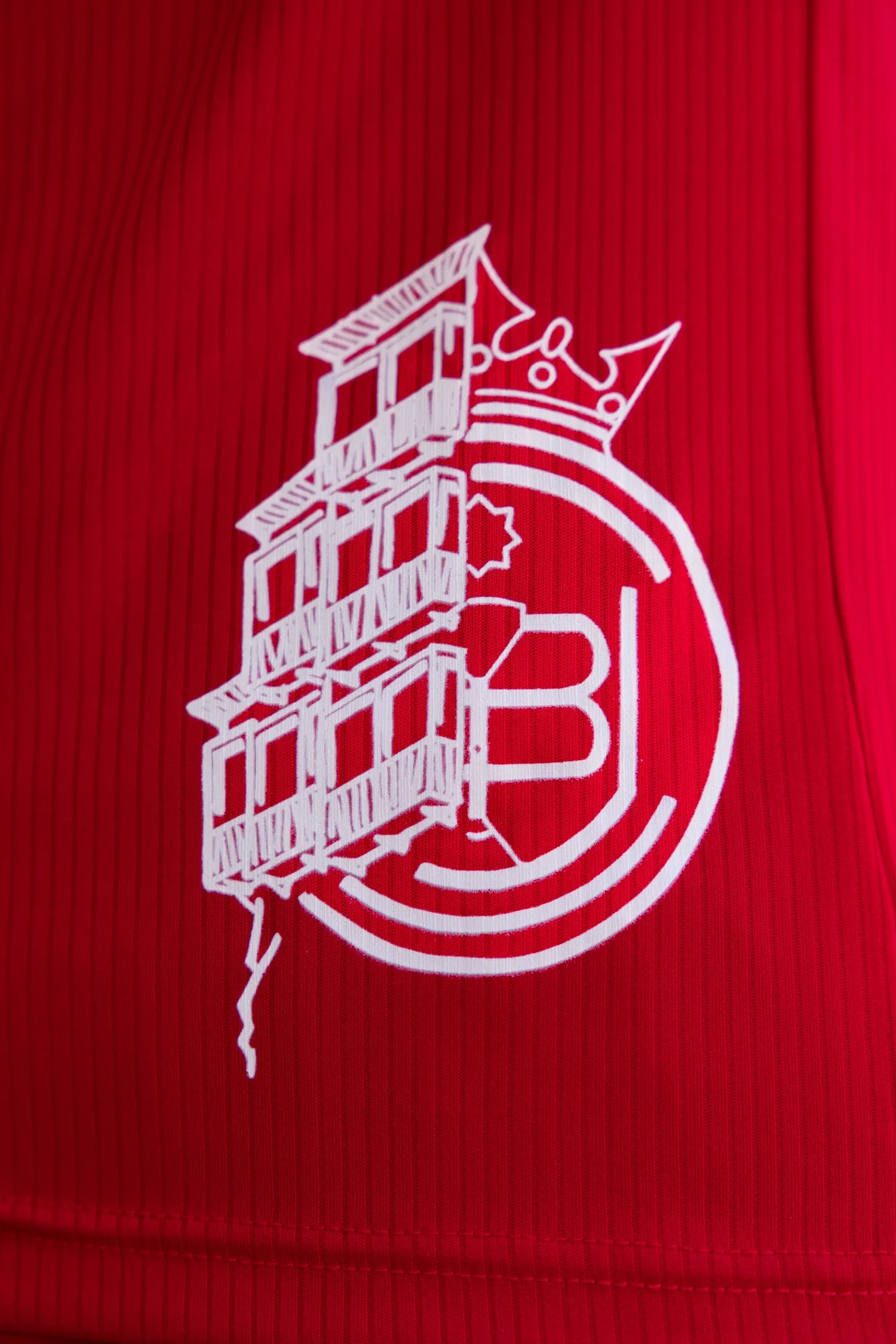 Camiseta Conquense Roja - Detalle del escudo